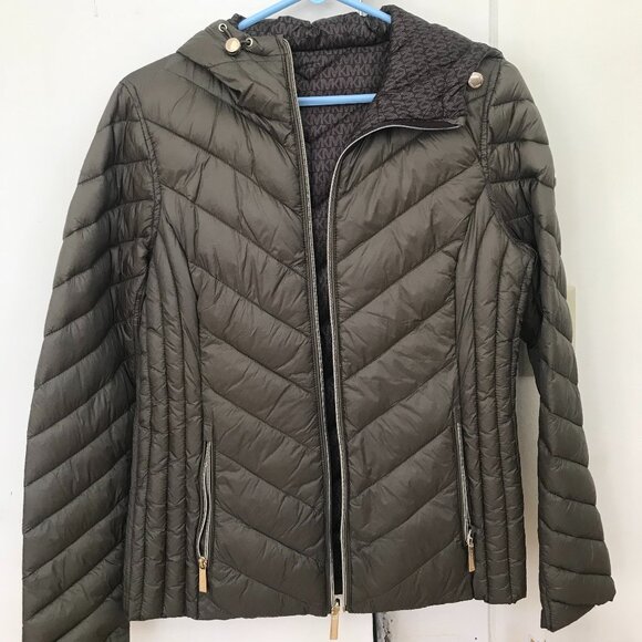 NWT Michael Kors Jacket - Chevron Logo Print Quilted Nylon Reversible Jacket - Picture 1 of 5